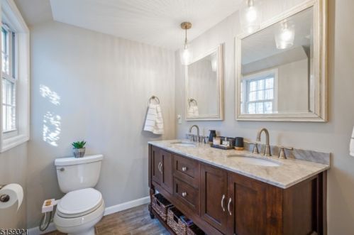 32 Cherry Tree Ln, Kinnelon NJ  07405-2286 exterior