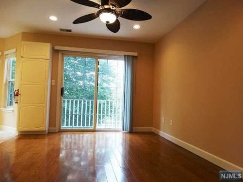 2142 Jordan Ct, Mahwah NJ  07430-3815 exterior