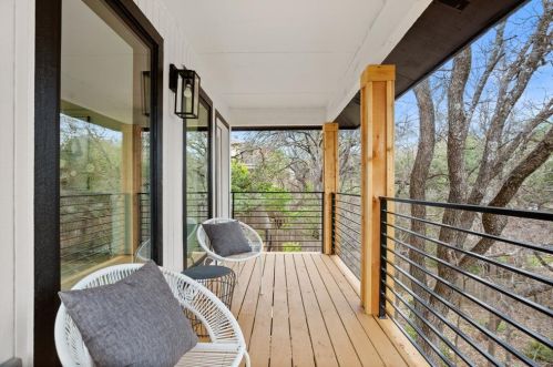 2100 Apricot Gln Dr, Austin TX 78746-7847 exterior