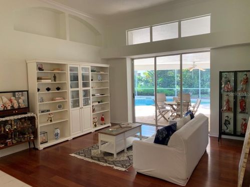 11506 Louvre Pl, Tampa FL 33617-2447 exterior