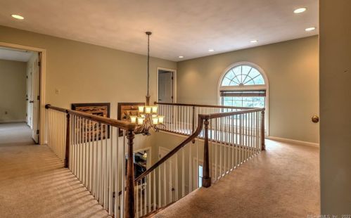 55 Mtn Brk Rd, North Haven CT 06473-1019 exterior