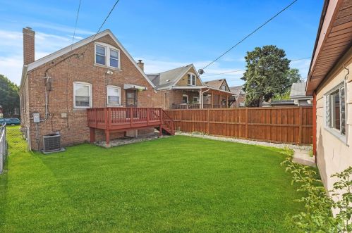 6130 Moody Ave, Chicago IL 60638-3545 exterior