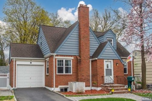 45 Chestnut St, Dumont, NJ 07628-3214