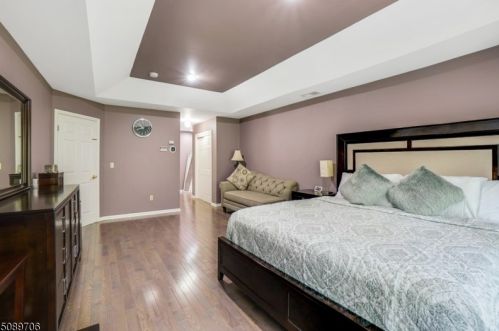 18 Whalen Ct, Town Center NJ 07052-3679 exterior