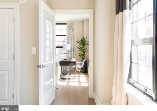 218-26 Arch St, Philadelphia PA 19106-4512 exterior