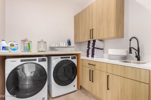 3118 42nd St, Phoenix AZ  85018-6418 exterior