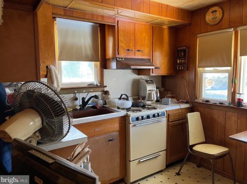 327 Bowers Ave, Runnemede NJ 08078-1323 exterior