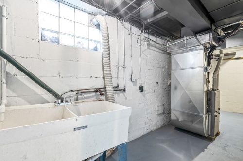 1437 Avon Pl, Pittsburgh PA 15221-1216 exterior