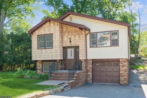 121 Lackawanna Trl, Hopatcong, NJ 07843-1216