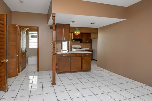 1113 Madison St, Milwaukee WI 53204-2218 exterior