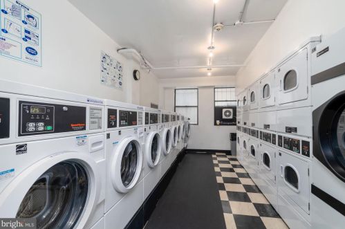 1 Scott Cir, Washington DC  20036-2207 exterior