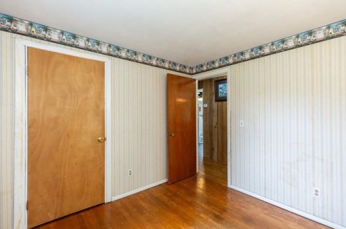 228 Grandview Ave, Woonsocket RI 02895-2752 exterior