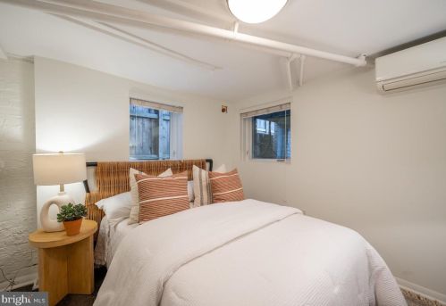 1302 Massachusetts Ave, Washington DC 20019-2941 exterior