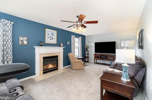 7 Preserve Dr, Littlestown, PA 17340-9177