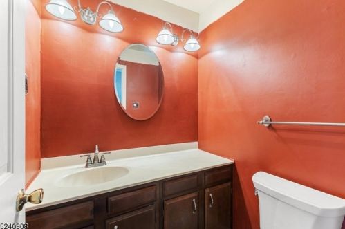 62 Goldfinch Dr, Hackettstown NJ 07840-3008 exterior