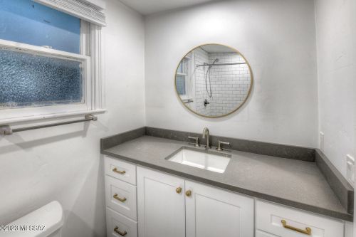 2015 8 St, Tucson AZ 85719-5515 exterior