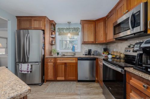 260 Birchwood Dr, Torrington CT 06790-5737 exterior