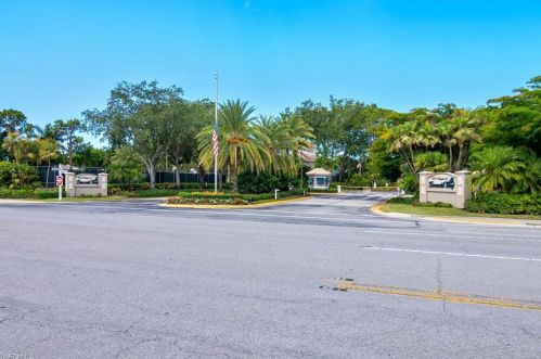 411 Emerald Bay Cir, Naples FL 34110-8681 exterior