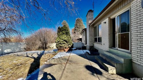 8316 Escalante Dr, Sandy UT 84093-1150 exterior