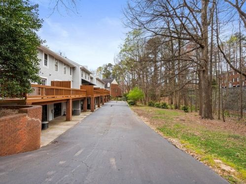 504 Dunwoody Chace, Atlanta GA 30328-6009 exterior