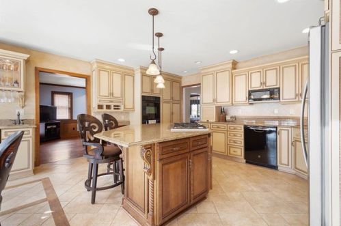 2587 Rossmoor Dr, Pittsburgh PA 15241-2581 exterior