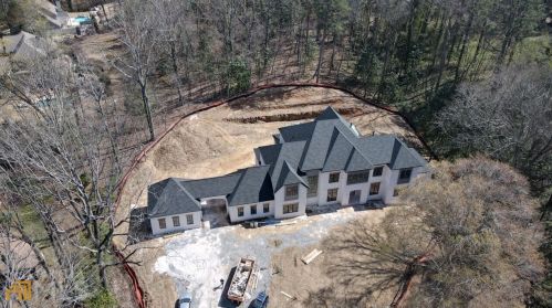 5271 Lk Forrest Dr, Atlanta GA 30342-2524 exterior