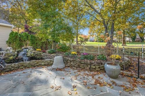 206 Windwatch Dr, Hauppauge NY 11788-3349 exterior