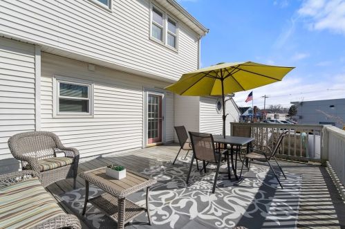 2 Gates St, Danvers MA 01923-3524 exterior