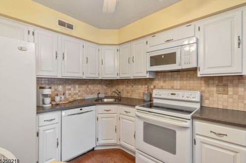 25 Wareham Ct, Scotch Plains NJ 07076-3138 exterior