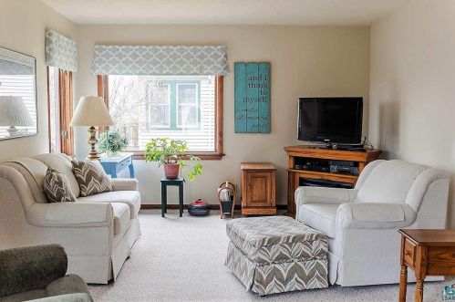 1217 10 St, Duluth MN 55806-1227 exterior