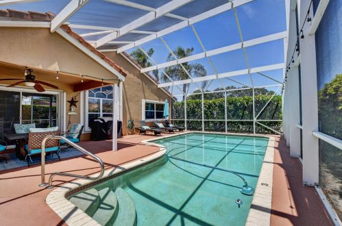 6828 Ashton St, Boynton Beach FL 33437-6039 exterior