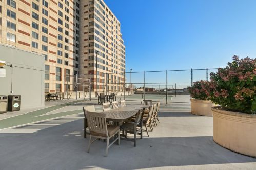 104 Campau Cir, Grand Rapids MI 49503-2660 exterior