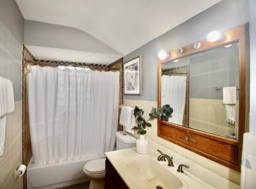 6334 Leon Ter, Milwaukee WI 53218-4932 exterior