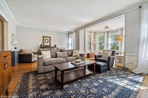 622 Waveland Ave, Chicago, IL 60613-4223