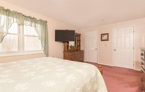 8 Frd Lndg Dr, Dover NH 03820-4552 exterior