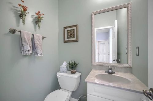 51 Oak Hl Rd, Middletown NY 10941-1366 exterior