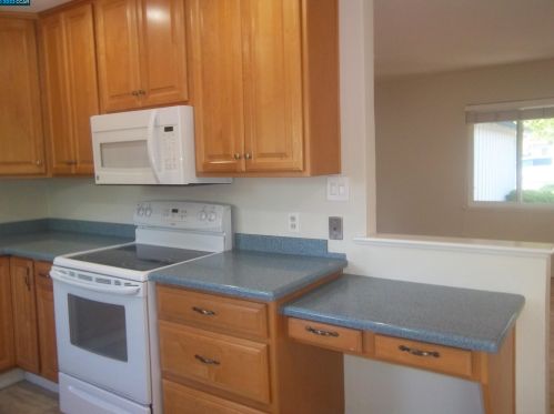 1319 Sunshine Dr, Concord CA 94520-4040 exterior