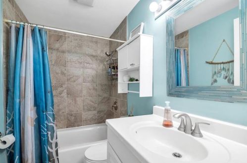 589 Clemson Dr, Pittsburgh PA 15243-1736 exterior