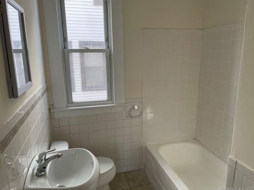 2 3 St, Derby CT 06418-1728 exterior