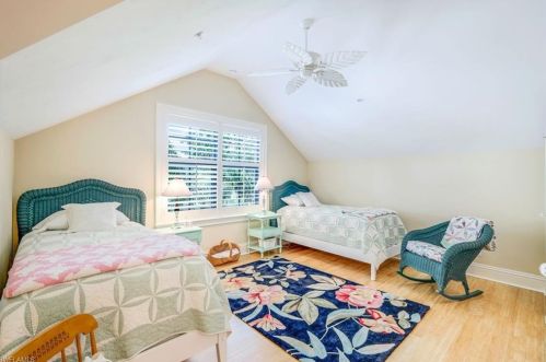 331 3 Ave, Naples FL 34117-3027 exterior