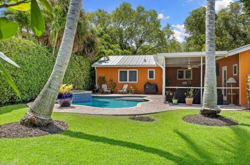 1233 12 Ave, Naples FL 34120-3485 exterior