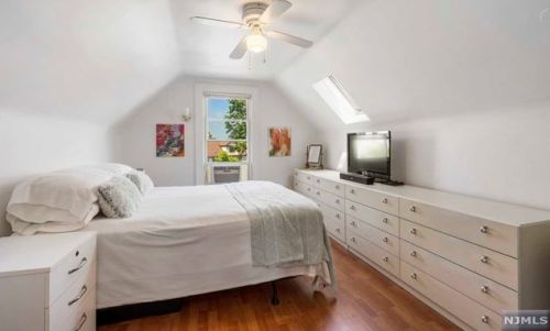 16 Vly Pl, Edgewater NJ 07020-1311 exterior