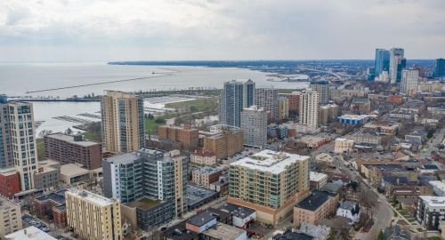 1550 Royall Pl, Milwaukee WI 53202-1808 exterior