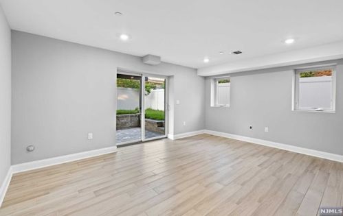 57 Lincoln Ave, Cliffside Park NJ 07010-1820 exterior