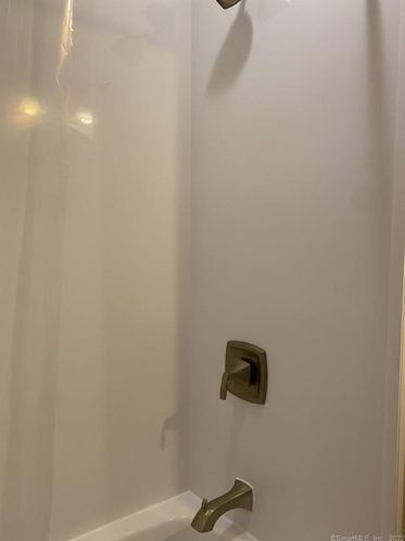 1 Franklin St, Manchester CT 06040-4346 exterior