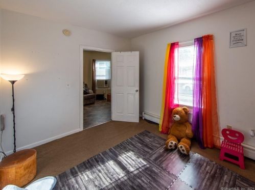 28 Hollister St, Manchester CT 06042-3532 exterior