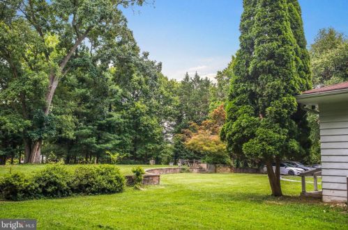 6826 Georgetown Pike, Mc Lean VA  22101-2147 exterior