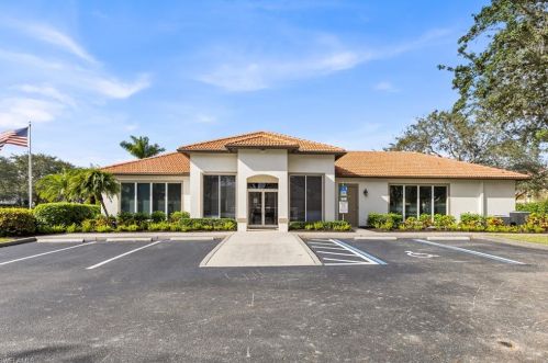 8260 Laurel Lk Blvd, Naples FL 34119-9797 exterior