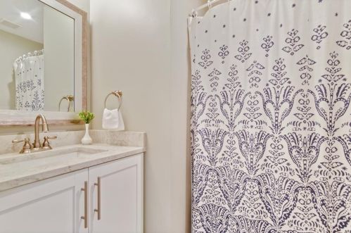 1422 Brookside Manor Ct, Tucker GA  30084-7828 exterior