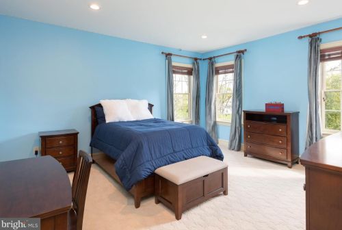 271 Blackburn Dr, Berwyn PA  19312-2801 exterior